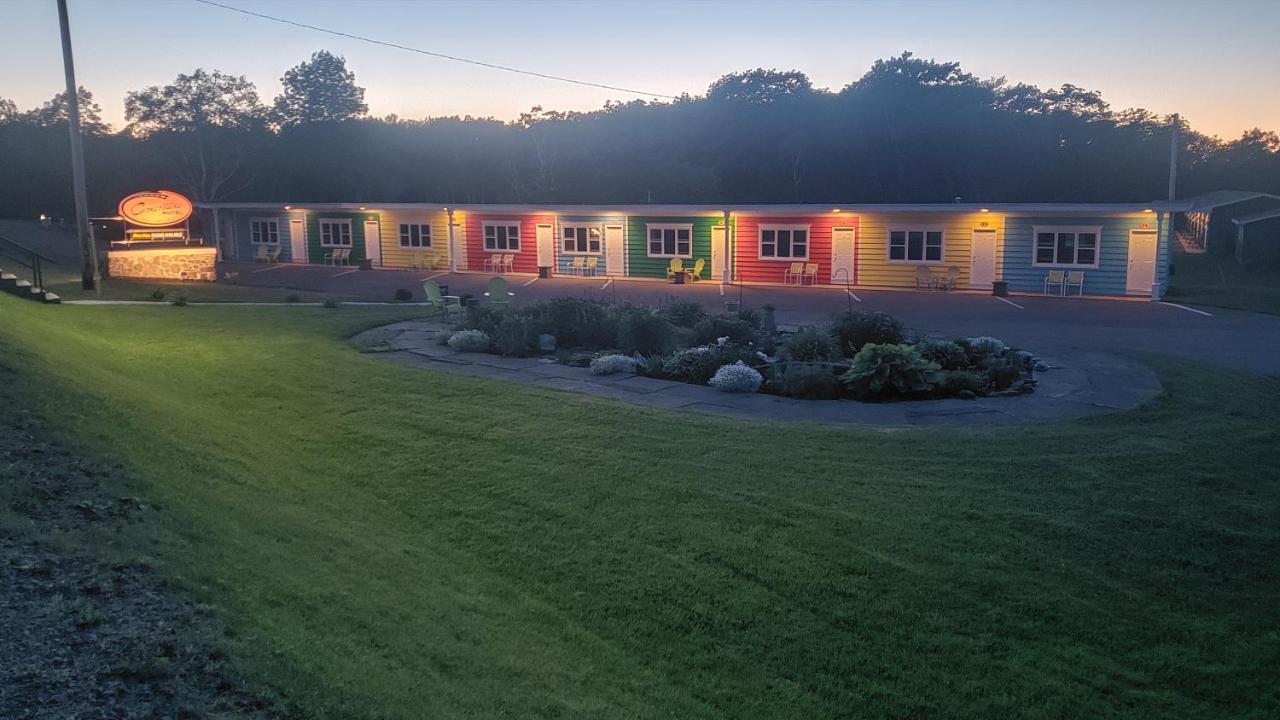Cornerstone Motel Chéticamp エクステリア 写真