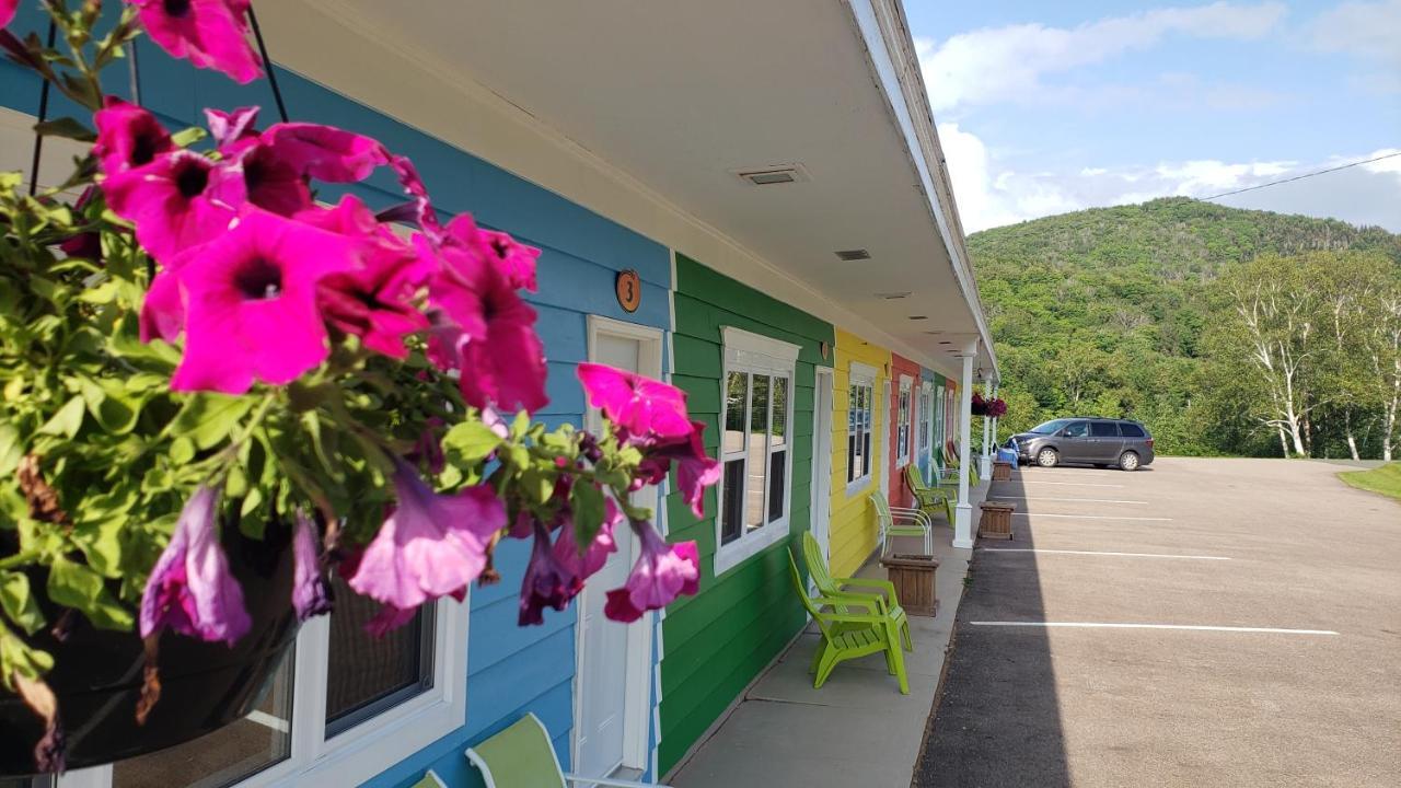 Cornerstone Motel Chéticamp エクステリア 写真