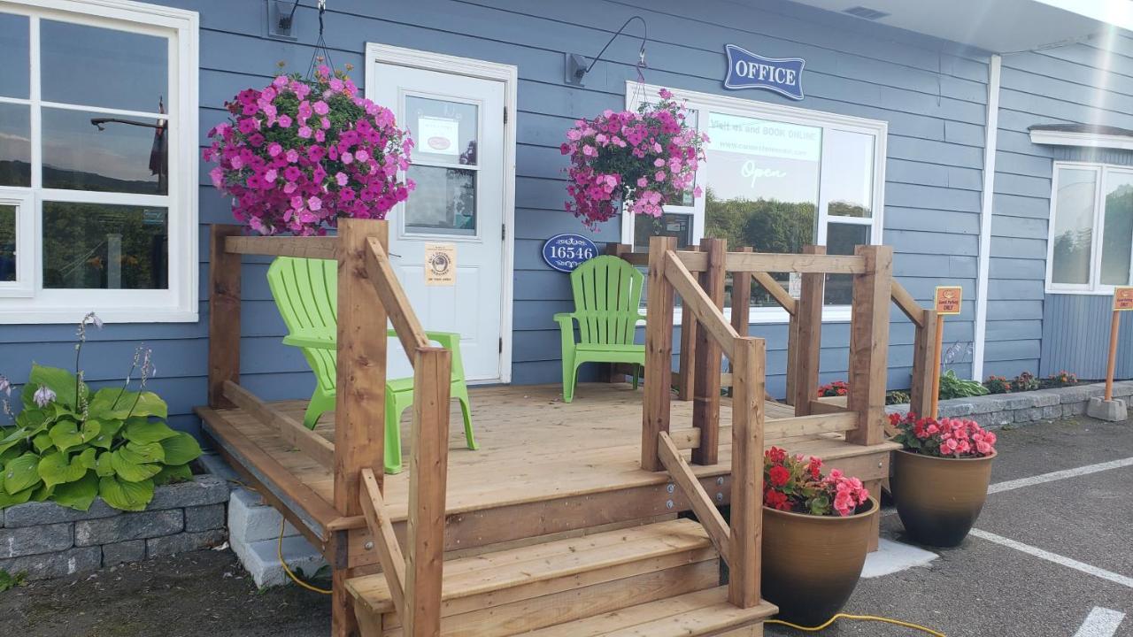 Cornerstone Motel Chéticamp エクステリア 写真