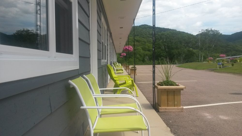 Cornerstone Motel Chéticamp エクステリア 写真