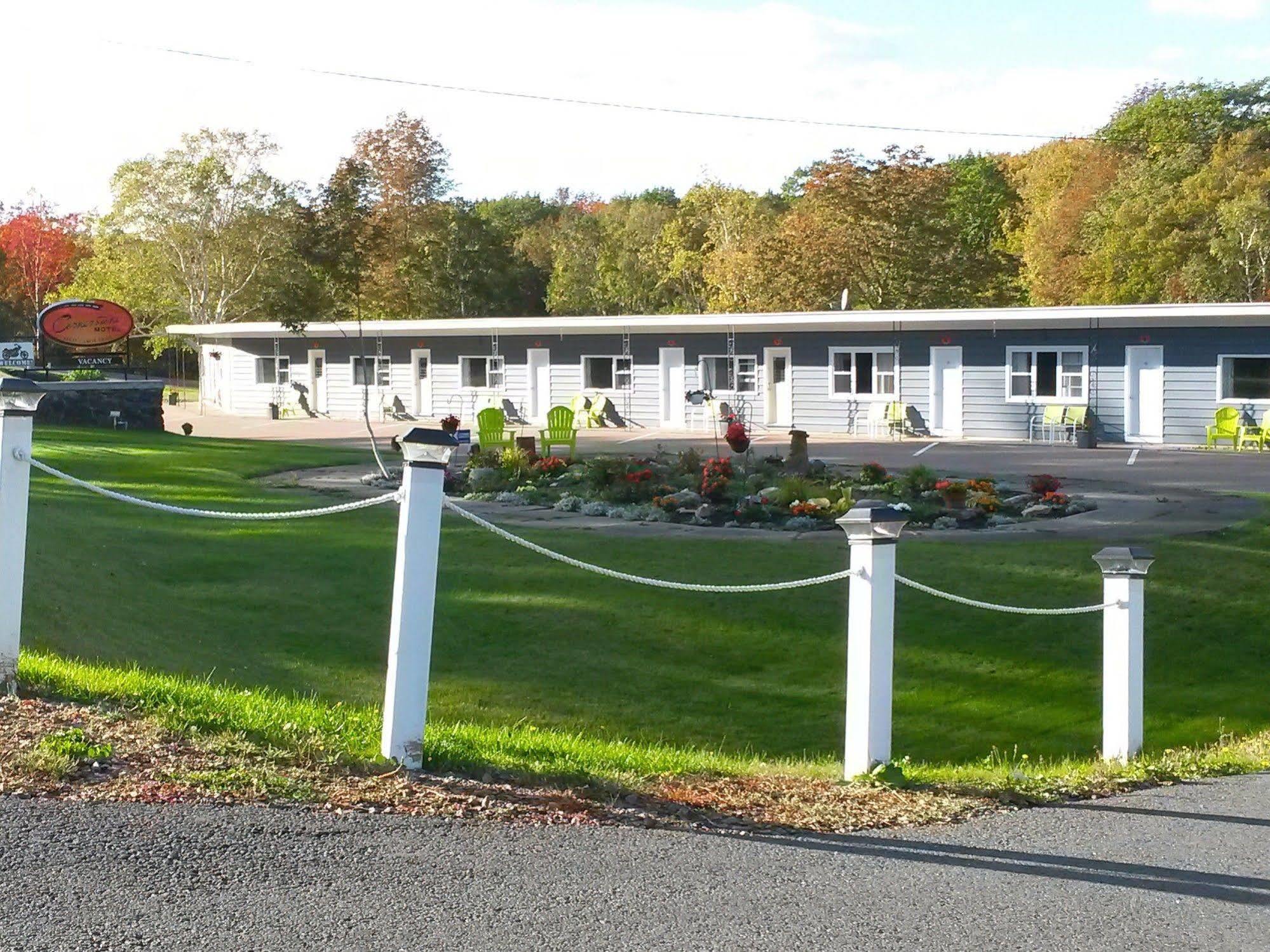 Cornerstone Motel Chéticamp エクステリア 写真
